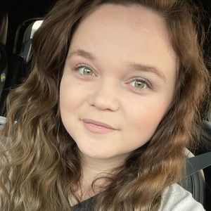 Meet your Posher, Alicia